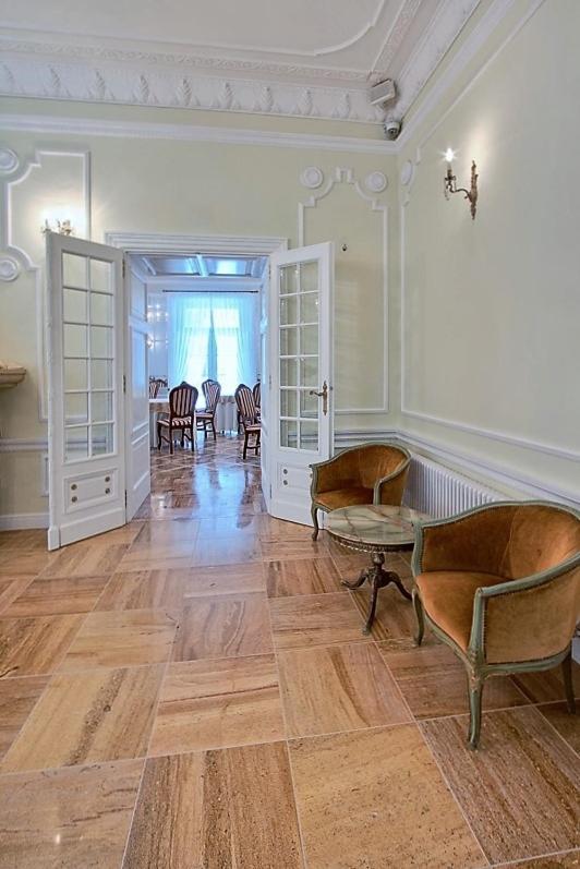 Palac Kobylin エクステリア 写真