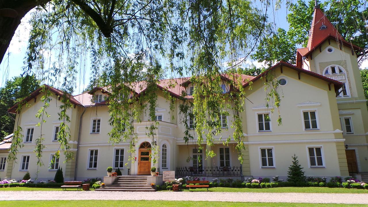 Palac Kobylin エクステリア 写真